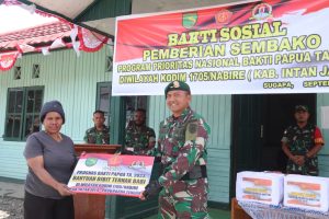Program Prioritas Nasional Bakti Papua, Satgas YPR 330 dan Koramil 1705-08/Sugapa Bagikan Paket Sembako untuk Warga Intan Jaya