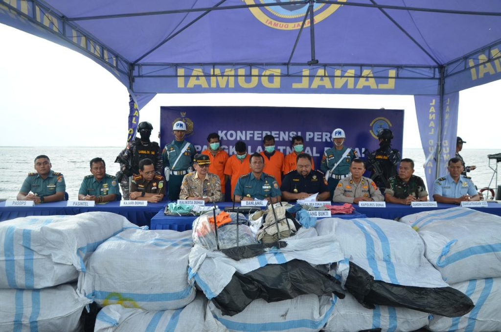 Pangkalan TNI AL Dumai Berhasil Amankan Ballpress 700 Koli Dari Port Klang Malaysia