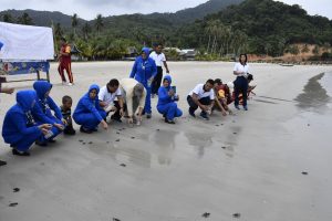 Peduli Masyarakat dan Lingkungan, Lanal Tarempa Gelar Pelayanan Kesehatan dan Lepas Tukik di Jemaja