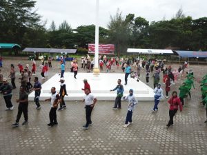 Meriahkan Rangkaian HUT Ke-78 TNI Tahun 2023, TNI-Polri Bersama Forkopimda dan Masyarakat Kabupaten Simeulue Adakan Olahraga Bersama dan Bazar UMKM