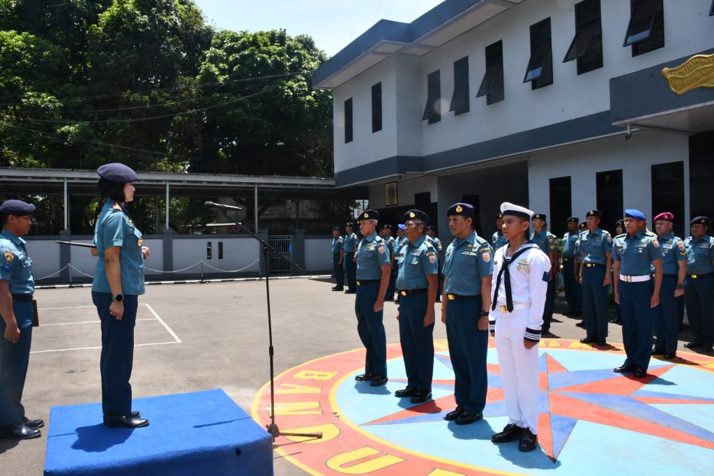 Danlanal Bandung Pimpin Upacara Kenaikan Pangkat Perwira, Bintara dan Tamtama Lanal Bandung