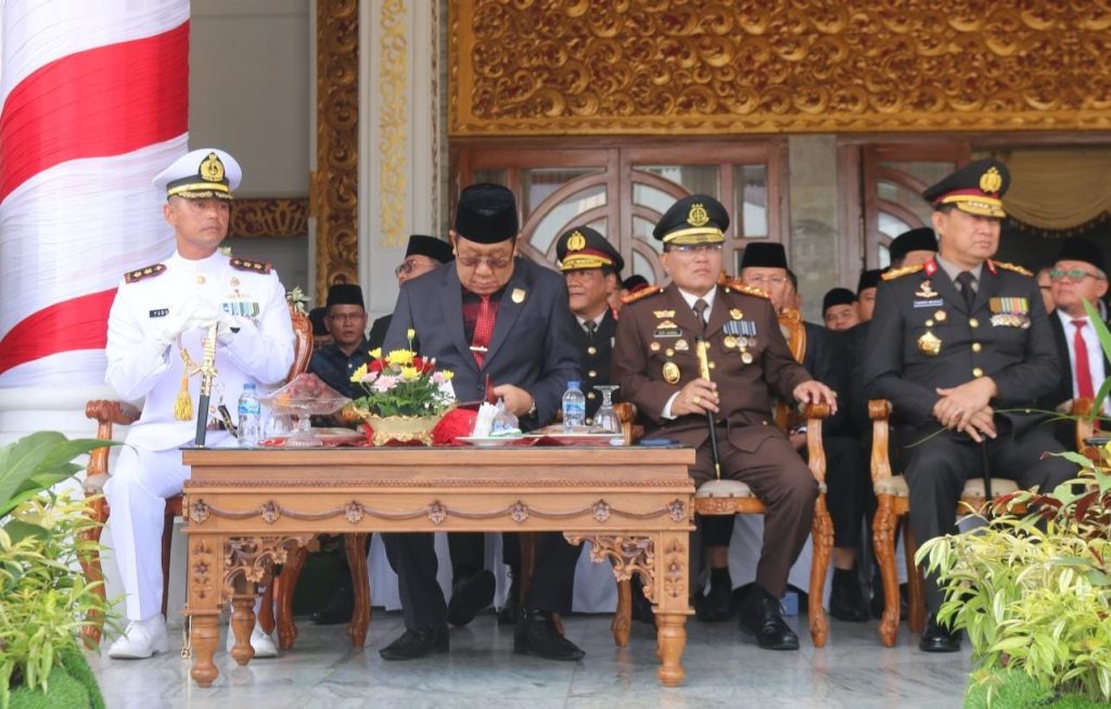 Komandan Lanal Bandung Ikuti Upacara Parade dan Defile Peringatan HUT Ke-78 Tentara Nasional Indonesia Tahun 2023 Tingkat Nasional