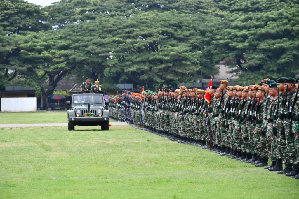 Komandan Beserta Prajurit Lanal Sabang Ikuti Upacara Parade dan Defile Peringatan HUT Ke-78 TNI Tahun 2023 di Banda Aceh