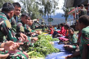 Gelar Borong Hasil Bumi (BOHAI) Edisi HUT Infanteri Pos Satgas 330 Dibanjiri Warga Intan Jaya
