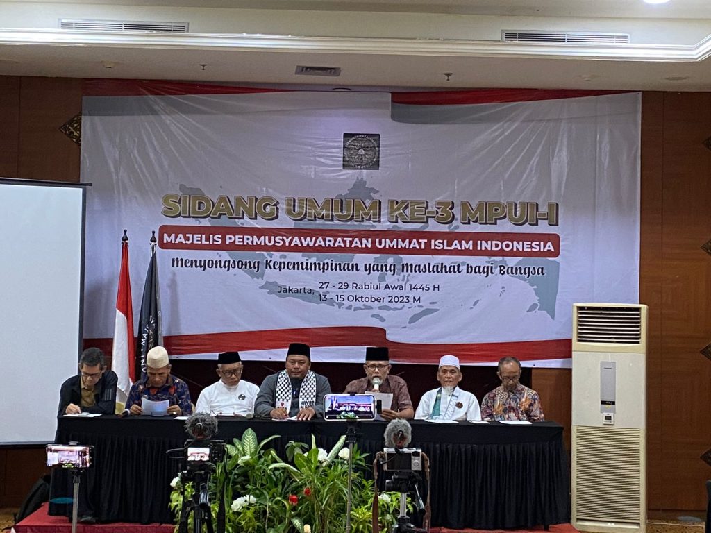 Sidang MPUI Ke-3 ( Majelis Permusyawaratan Umat Islam Indonesia ) Ambil Sikap Menurut Konstitusi