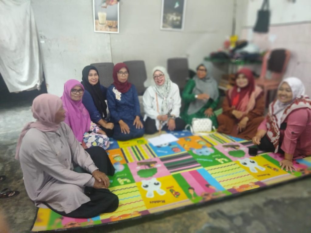 PULUHAN PESERTA PRAKTEK PRODUKSI DETERJEN CAIR HADIR DI SIMPANG AMPEK PASAMAN BARAT