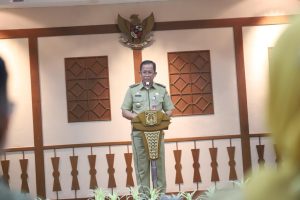 14 Pegawai Jakut Terima SK Pensiun