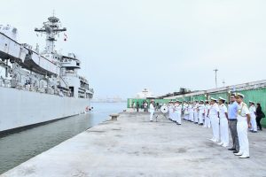 Danlantamal I Sambut Kapal Perang India INS Kesari L-15 di Dermaga Pelindo Belawan