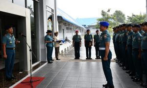 Komandan Lanal Sabang Berikan Reward Kepada Prajurit Berprestasi