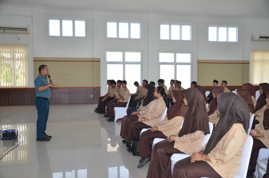 Lanal Dumai Terima Kunjungan Siswa-Siswi SMAN Binaan Khusus Kota Dumai