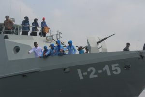 Mengenang Jasa Pahlawan Yang Gugur di Laut, Lanal Bengkulu Gelar Tabur Bunga di Laut