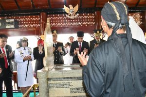 Komandan Lanal Bandung Ikuti Upacara dan Ziarah Nasional Peringatan Hari Pahlawan Ke-78 Tahun 2023 Tingkat Provinsi Jawa Barat