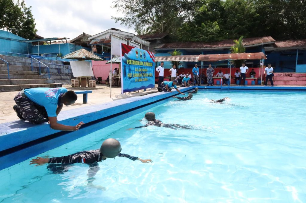 Sambut HUT Armada Tahun 2023, Lanal Dumai Gelar Lomba Renang Militer