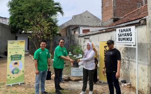 KOMITMEN SAYANGI BUMI, ROADSHOW TANAM POHON ADIRA KINI TIBA DI SIDOARJO