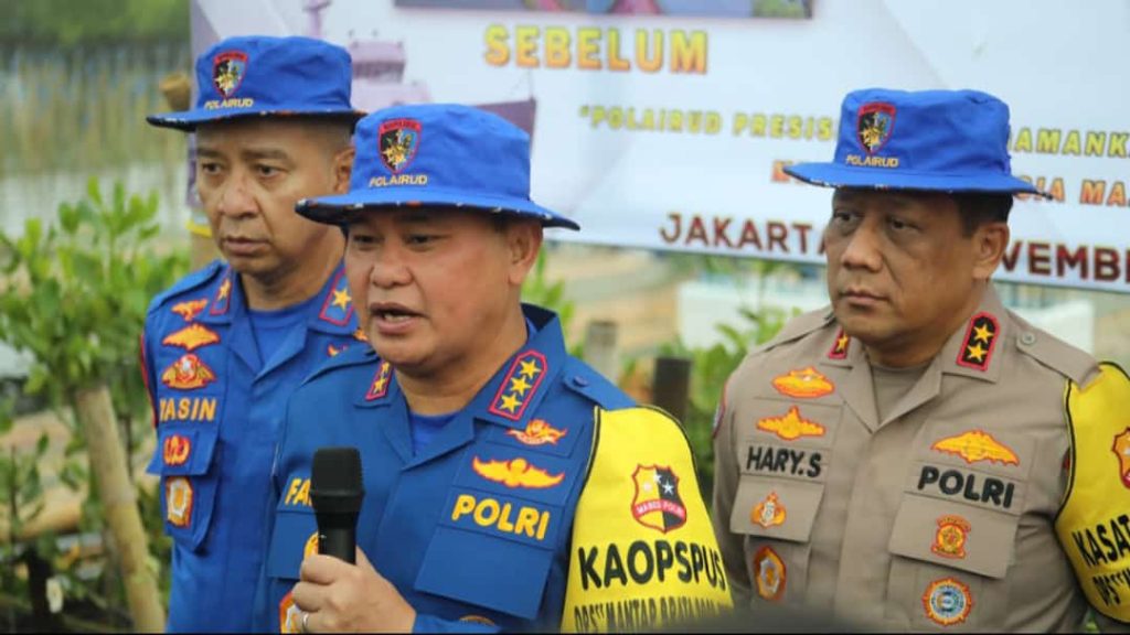 Kabaharkam Polri Pimpin Giat Bakti Sosial, Penanaman Mangrove dan Bersih Pantai Dalam Rangka HUT Ke-73 Polairud Tahun 2023