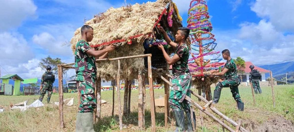 Penuh Kasih Satgas Yonif 310/KK, Tebarkan Kandang Natal di Perbatasan