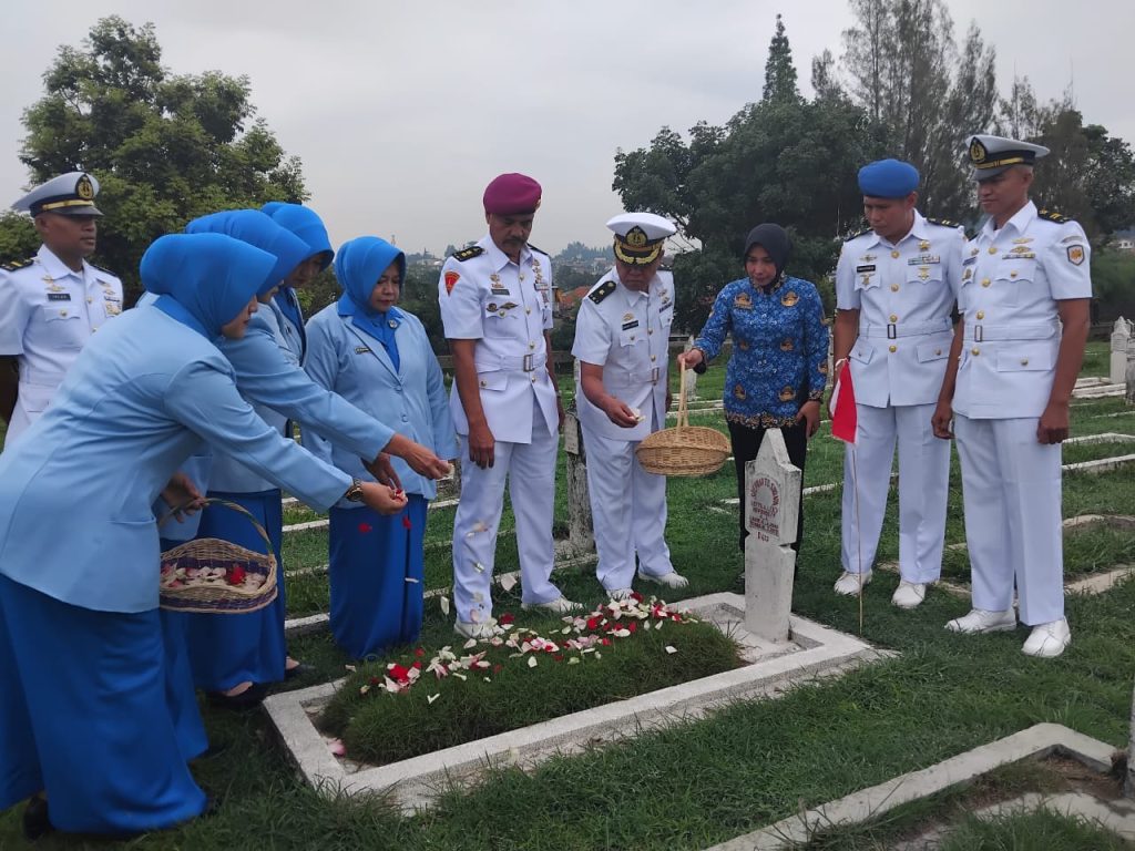 Sambut Hari Armada RI Tahun 2023, Lanal Bandung Laksanakan Ziarah Rombongan