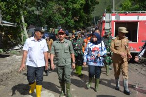 Kepala BNPB Pantau Langsung Proses Evakuasi Bencana di Humbahas