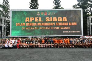 Komandan Beserta Prajurit Lanal Bandung Ikuti Apel Kesiapsiagaan Penanggulangan Bencana Alam TA. 2023
