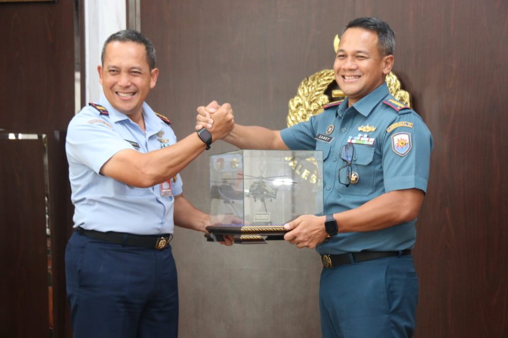 Dalam Rangka Pamit Perpisahan, Danlanud Sri Mulyono Herlambang (SMH) Kunjungi Lanal Palembang
