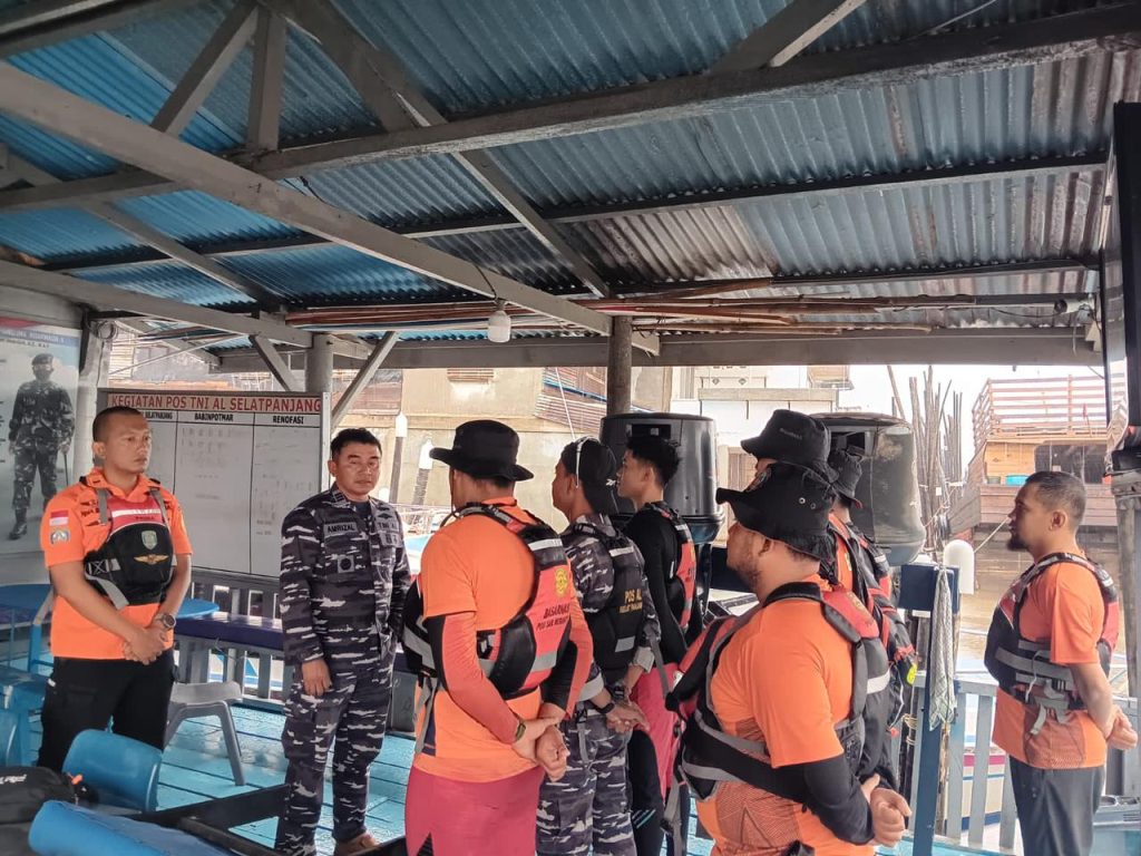 TB. Bina Sarana 82 Terbakar, Pos TNI AL Selatpanjang Laksanakan SAR