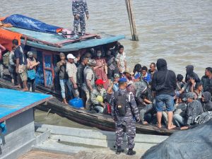 TNI AL Lanal TBA Tangkap Kapal Pembawa 56 PMI Ilegal