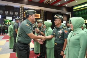 lKasad Terima Laporan Kenaikan Pangkat 30 Pati TNI AD, 19 Diantaranya Baru Pecah Bintang
