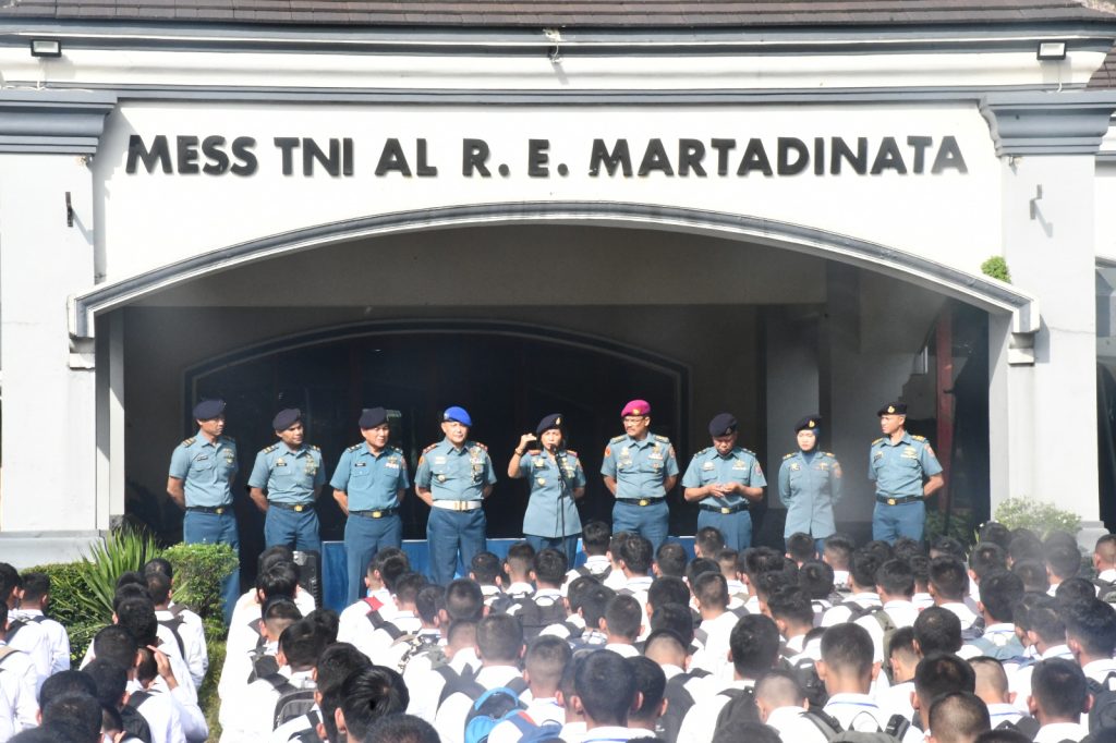 Komandan Lanal Bandung Berikan Pengarahan dan Penandatanganan Fakta Integritas Panitia Daerah Penerimaan Calon Bintara PK dan Tamtama PK Gelombang I Tahun 2024