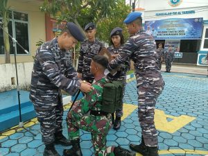 Upacara Tradisi Sambut Anggota Baru di Lanal Tarempa