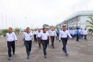 Danlantamal I Beserta Keluarga Besar Lantamal I Laksanakan Olahraga Bersama