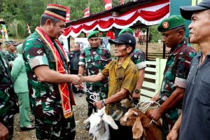 TNI AD Manunggal Air Datang, Warga Perbatasan Pun Senang