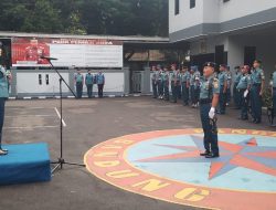 Komandan Lanal Bandung Pimpin Upacara Penaikan Bendera 17-an