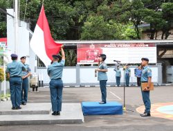 Komandan Lanal Bandung Pimpin Upacara Bendera 17-an