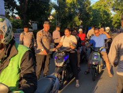 Pembagian Takjil oleh Polsek Koja untuk Masyarakat Berbuka Puasa