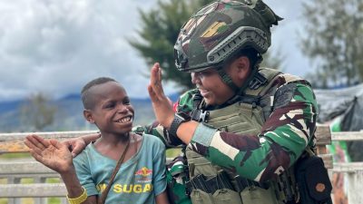 Satgas Mobile Yonif 509 Kostrad Laksanakan Pengobatan Untuk Anak Papua