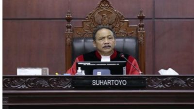 MK Hapus Pasal Pencemaran Nama Baik dan Berita Bohong