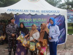 Jelang Idul Fitri 1445 H/2024 M, Lanal Bengkulu Gelar Bazar Murah