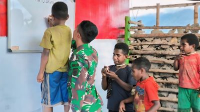 Sisi Lain Pengabdian Ksatria Yonif 323/ Buaya Putih