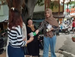 Enam Dara Manis Dalam Peduli Sesama Bagikan Nasi Untuk Berbuka.