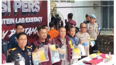 Polda Metro Jaya Grebek Pabrik Narkoba Rumahan di Taman Sunter Agung, Tangkap 4 Pelaku Pembuat Ekstasi