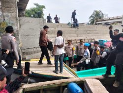 Kapolres Metro Jakarta Utara Kunjungi Giat Pelaksanaan Mudik Gratis Menggunakan Perahu Nelayan Di Cilincing 