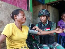 Puji Tuhan, Mama Veronica Terima Kasih Bapak TNI Sudah Kasih Obat dan Vitamin Gratis