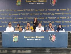 Polda Metro Jaya Gelar Jumpa Pers Ungkap Kasus Ibu Muda Yang Melakukan Pelecehan Terhadap Anaknya