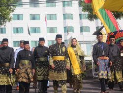 Penganugerahan Gelar Adat Kepada Kepala Staf Angkatan Laut Dari Lembaga Adat Melayu Riau