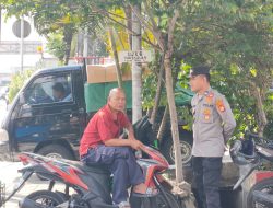 Patroli Sore Anggota Samapta Polsek Johar Baru Berikan Himbauan kepada Ojek Pangkalan
