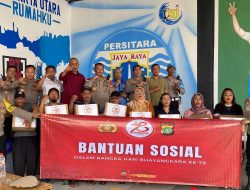 Dalam Rangka HUT Bhayangkara ke-78, Polsek Koja Bagikan Sembako di Kecamatan Koja