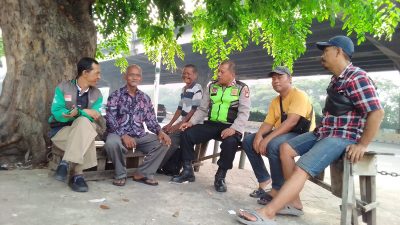 Kapolsubsektor Cempaka Putih Barat Berikan Hinbauan Ke Pengemudi Bajaj Dan Ojol