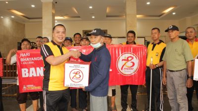 Polsek Kemayoran Melaksanakan Bersih-Bersih Bersama Bhayangkara Serta Pemberian Bantuan Sosial Polda Metro Jaya Dalam Rangka Hari Bhayangkara Ke – 78 Tahun 2024