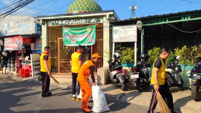 Bersih-Bersih Bersama Bhayangkara Polsek Metro Tanah Abang Dalam Rangka Hari Bhayangkara Ke 78 Tahun 2024
