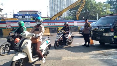 Pengaturan Arus Lalulintas Pagi Hari Sekitar Polsubsektor Pegangsaan Menteng